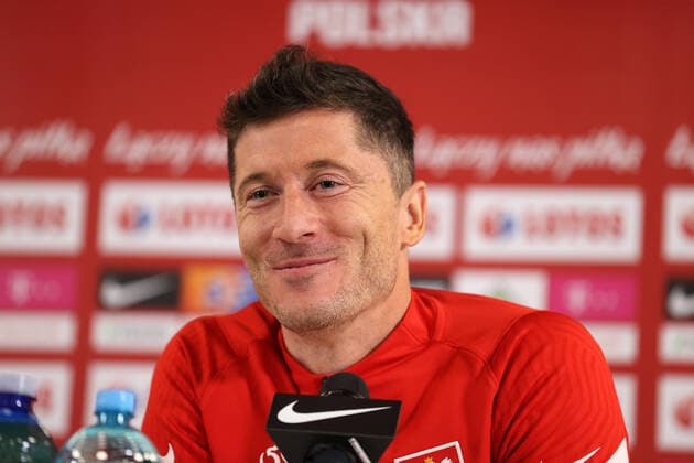 Sport Themen der Woche KW12 Sport Bilder des Tages CHORZOW 22.03.2022 KONFFERENCJA PRASOWA REPREZENTACJI POLSKI --- POLISH FOOTBALL national team, Nationalteam press conference, PK, Pressekonferenz ROBERT LEWANDOWSKI FOT. PIOTR KUCZA FOTOPYK NEWSPIX.PL --- Newspix.pl  220322PYK022
