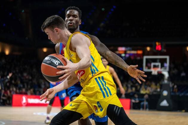 Basketball Berlin 22 03 2022 Euroleague Regular Season 2021 2022 Alba Berlin FC Barcelona Jonas Mattisseck Alba Berlin, No 09 Brandon Davies Barcelona, No 00