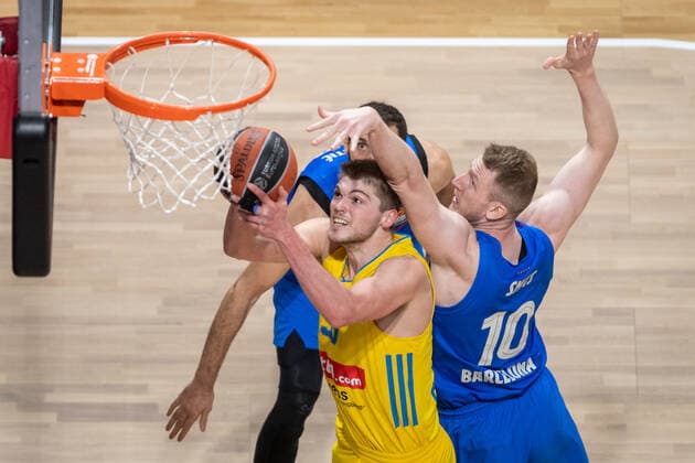 Basketball Berlin 22 03 2022 Season 2021 2022 Euroleague Regular Season Alba Berlin FC Barcelona Ben Lammers Alba Berlin, No 55 Rolands Smits Barcelona, No 10