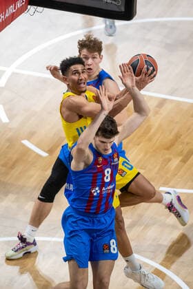 Basketball Berlin 22 03 2022 Season 2021 2022 Euroleague Regular Season Alba Berlin FC Barcelona Maodo Lo Alba Berlin, No 00 Sergi Martinez Barcelona, No 08 Rokas Jokubaitis Barcelona, No 31 hi
