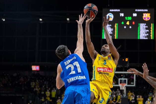 Basketball Berlin 22 03 2022 2021 2022 Euroleague Regular Season Alba Berlin FC Barcelona Jaleen Smith Alba Berlin, No 03 Alex Abrines Barcelona, No 21