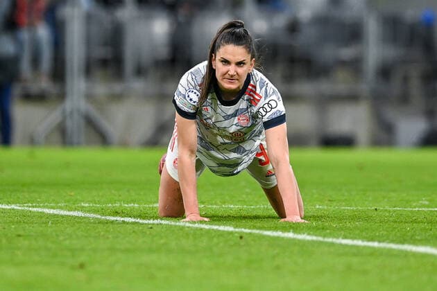 Jovana Damnjanovic FC Bayern Munich, FCB, 9 on the ground, cutout, full body, single image, action, action, 22 03 2022, Munich Germany , football, UEFA Womens Champions League, quarterfinal, FC Bayern Munich Paris Saint Germain xslx