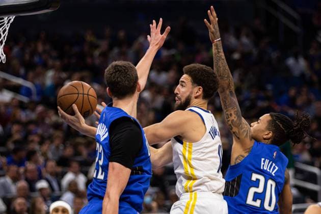 Orlando, Florida, March 22nd 2022: Klay Thompson (11 Golden State Warriors) drives to the basket during the National Basketball Association game between Orlando Magic and Golden State Warriors at Amway Center in Orlando, Florida. Andrea Vilchez SPP Orlando Magic v Golden State Warriors - National Basketball Association - Amway Center 