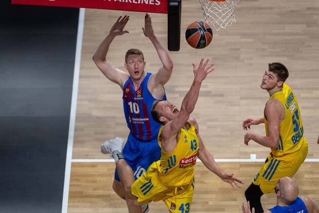 Basketball Berlin 22 03 2022 Season 2021 2022 Euroleague Regular Season Alba Berlin FC Barcelona Luke Sikma Alba Berlin, No 43 Rolands Smits Barcelona, No 10 Ben Lammers Alba Berlin, No 55 re