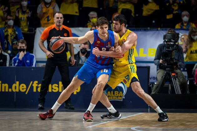 Basketball Berlin 22 03 2022 Euroleague Regular Season 2021 2022 Alba Berlin FC Barcelona Sergi Martinez Barcelona, No 08 Javel Zoosman Alba Berlin, No 50