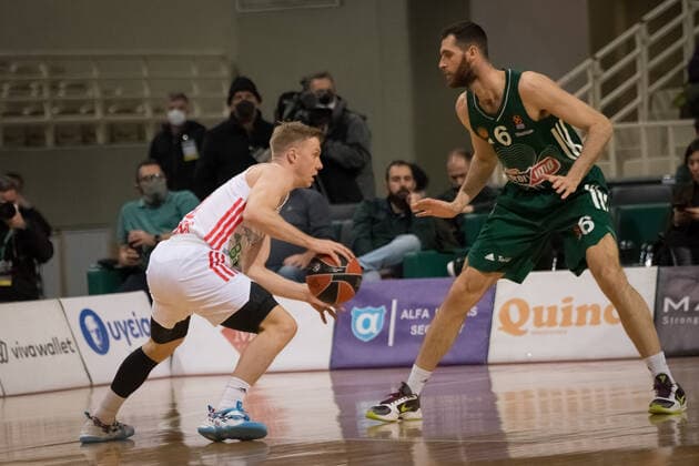 Panathinaikos OPAP Athens v FC Bayern Munich - Turkish Airlines EuroLeague Ognjen Jaramaz (10) and George Papagiannis (6) in action during the Turkish Airlines EuroLeague Regular Season Round 31 match between Panathinaikos OPAP Athens and FC Bayern Munich at OAKA stadium on March 22, 2022 in Athens, Greece. Athens Greece  Copyright: xNikolasxKokovlisx originalFilename:kokovlis-notitle220322_np6Px.jpg