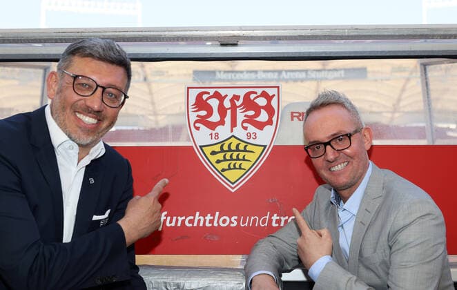 Sport Themen der Woche KW12 Sport Bilder des Tages 23.03.22 VfB Stuttgart PK Wehrle Deutschland, Stuttgart, 23.03.2022, Fussball, Bundesliga, VfB Stuttgart Pressekonferenz, Vorstellung Wehrle: v.l. Claus Vogt (Präsident), Alexander Wehrle (Vorstandsvositzender). *** 23 03 22 VfB Stuttgart PK Wehrle Germany, Stuttgart, 23 03 2022, football, Bundesliga, VfB Stuttgart press conference, introduction Wehrle v l Claus Vogt President , Alexander Wehrle Chairman of the Board of Directors
