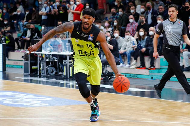 14 Matchday of the easyCredit BBL Basketball Bundesliga at Oberfrankenhalle in Bayreuth Season 2021 2022 Medi Bayreuth vs. EWE Baskets Oldenburg Terry Allen Medi Bayreuth 15