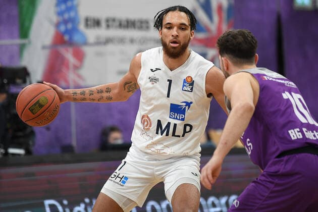 BG Göttingen MLP Academics Heidelberg 23 03 2022, Basketball Bundesliga, 2021 2022 season, 19 matchday, BG Göttingen MLP Academics Heidelberg Heidelbergs Brekkott Chapman plays against Göttingens Haris Hujic photo Swen Pförtner Göttingen Lower Saxony Germany
