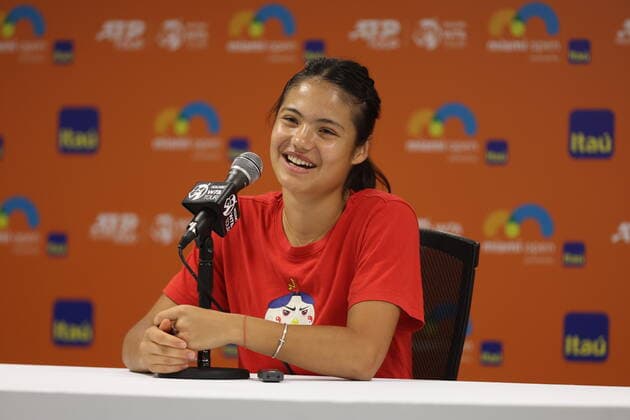 March 23, 2022, Miami Gardens, Florida, United States Of America: MIAMI GARDENS, FLORIDA - MARCH 23: Emma Raducanu of Great Britain fields questions from the media at a press conference, PK, Pressekonferenz during the Miami Open at Hard Rock Stadium on March 23, 2022 in Miami Gardens, Florida...People: Emma Raducanu Miami Gardens United States Of America - ZUMAs214 20220323_zda_s214_057 Copyright: xSMGx