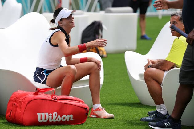 March 23, 2022, Miami Gardens, Florida, United States Of America: MIAMI GARDENS, FLORIDA - MARCH 23: Ajla Tomljanovic on day 3 of the Miami Open at Hard Rock Stadium on March 23, 2022 in Miami Gardens, Florida...People: Ajla Tomljanovic Miami Gardens United States Of America - ZUMAs214 20220323_zda_s214_078 Copyright: xSMGx