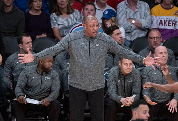 March 23, 2022, Los Angeles, California, USA: Head coach, Doc Rivers of the Philadelphia 76ers questions a no-call during their NBA, Basketball Herren, USA game against the Los Angeles Lakers on Wednesday March 23, 2022 at Crypto.com Arena in Los Angeles, California. PI Los Angeles USA - ZUMAp124 20220323_zaa_p124_004 Copyright: xJAVIERxROJASx