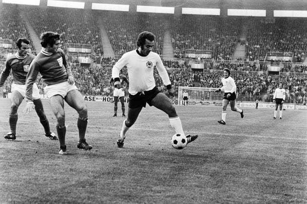 11.10.75 Deutschland - Griechenland Deutschland, Düsseldorf, 11.10.1975, UEFA, EM-Qualifikation, DFB Deutschland - Griechenland (1:1): Erwin Kostedde (Deutschland). *** 11 10 75 Germany Greece Germany, Düsseldorf, 11 10 1975, UEFA, European Championship qualification, DFB Germany Greece 1 1 Erwin Kostedde Germany