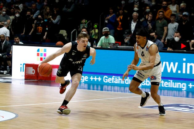24 03 2022, easyCredit Basketball Bundesliga, BBL, season 2021 2022, men, Chemnitz Niners Hamburg Towers Justus Hollatz, Hamburg Towers, Nelson Weidemann, Niners Chemnitz Chemnitz Fair Chemnitz Saxony Germany