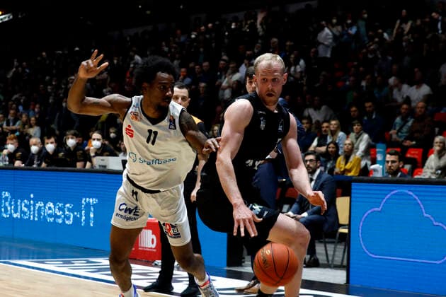 24 03 2022, easyCredit Basketball Bundesliga, BBL, season 2021 2022, men, Chemnitz Niners Hamburg Towers Isiaha Mike, Niners Chemnitz, Seth Hinrichs, Hamburg Towers Chemnitz Messe Chemnitz Sachsen Germany