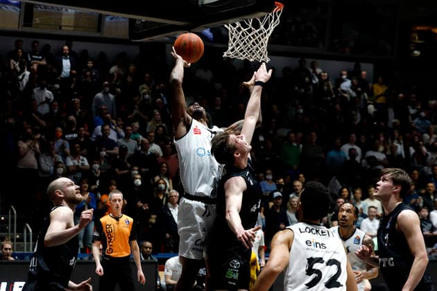 24 03 2022, easyCredit Basketball Bundesliga, BBL, season 2021 2022, men, Chemnitz Niners Hamburg Towers Isiaha Mike, Niners Chemnitz, Maik Kotsar, Hamburg Towers Chemnitz Messe Chemnitz Sachsen Germany