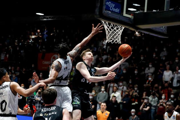 24 03 2022, easyCredit Basketball Bundesliga, BBL, season 2021 2022, men, Chemnitz Niners Hamburg Towers Justus Hollatz, Hamburg Towers, Darion Atkins, Niners Chemnitz Chemnitz Fair Chemnitz Saxony Germany