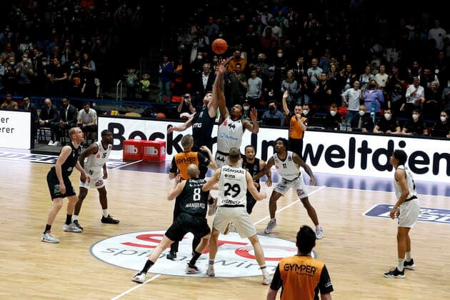 24 03 2022, easyCredit Basketball Bundesliga, BBL, season 2021 2022, men, Chemnitz Niners Hamburg Towers tip off Maik Kotsar, Hamburg Towers, Darion Atkins, Niners Chemnitz Chemnitz Fair Chemnitz Saxony Germany