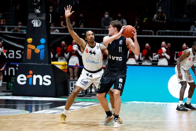 24 03 2022, easyCredit Basketball Bundesliga, BBL, season 2021 2022, men, Chemnitz Niners Hamburg Towers Maik Kotsar, Hamburg Towers, Darion Atkins, Niners Chemnitz Chemnitz Fair Chemnitz Saxony Germany