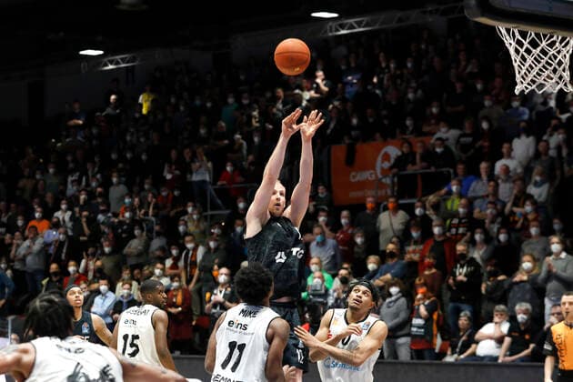 24 03 2022, easyCredit Basketball Bundesliga, BBL, season 2021 2022, men, Chemnitz Niners Hamburg Towers Seth Hinrichs, Hamburg Towers Chemnitz Fair Chemnitz Saxony Germany