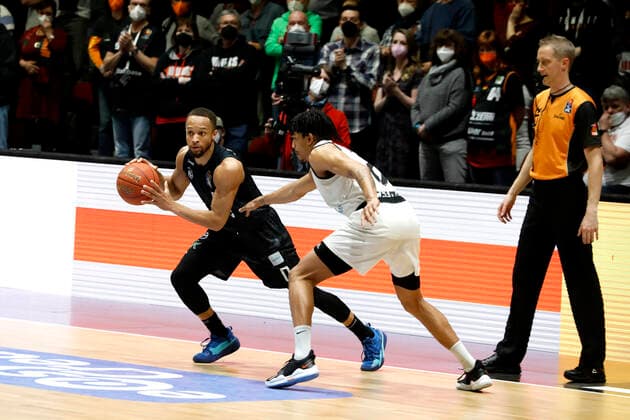 24 03 2022, easyCredit Basketball Bundesliga, BBL, season 2021 2022, men, Chemnitz Niners Hamburg Towers Jaylon Brown, Hamburg Towers, Nelson Weidemann, Niners Chemnitz Chemnitz Fair Chemnitz Saxony Germany