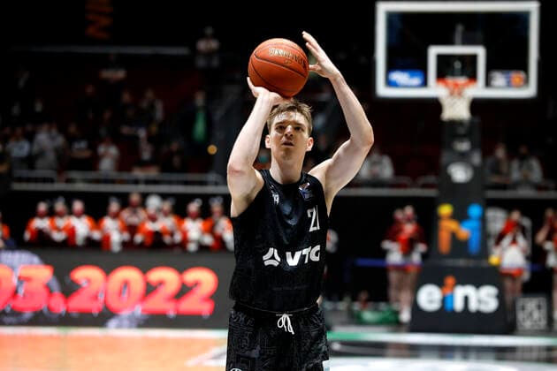 24 03 2022, easyCredit Basketball Bundesliga, BBL, season 2021 2022, men, Chemnitz Niners Hamburg Towers Justus Hollatz, Hamburg Towers shooting free throw Chemnitz Fair Chemnitz Saxony Germany