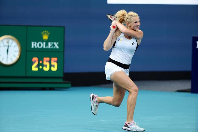 March 24, 2022, Miami Gardens, Florida, United States Of America: MIAMI GARDENS, FLORIDA - MARCH 24: Katerina Siniakova of Czechia defeats Emma Raducanu of United Kingdom during the 2022 Miami Open presented by Itaoe at Hard Rock Stadium on March 24, 2022 in Miami Gardens, Florida...People: Katerina Siniakova Miami Gardens United States Of America - ZUMAs214 20220324_zda_s214_159 Copyright: xSMGx