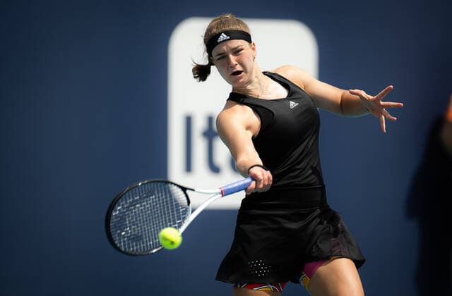 March 24, 2022, MIAMI, FLORIDA, UNITED STATES: Karolina Muchova of the Czech Republic in action during the second round of the 2022 Miami Open WTA, Tennis Damen 1000 tennis tournament against Leylah Fernandez of Canada MIAMI UNITED STATES - ZUMAa181 20220324_zaa_a181_001 Copyright: xRobxPrangex