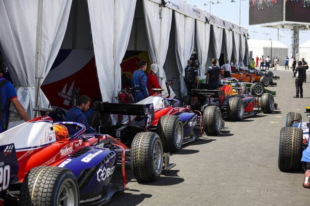 VERSCHOOR Richard (nld), Trident, Dallara F2, WILLIAMS Calan (aus), Trident, Dallara F2, ambiance during the 2nd round of the 2022 FIA Formula 2 Championship from March 25 to 27, 2022 on the Jeddah Corniche Circuit, in Jeddah, Saudi Arabia - AUTO - FORMULA 2 2022 - JEDDAH DPPI Panoramic  03322003_AV6_4792.JPG_