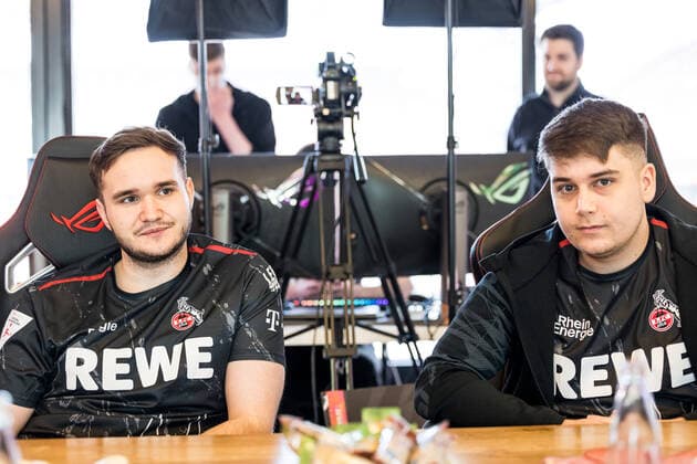 Media Round bevestor Virtual Bundesliga 1 FC Koeln 25 03 2022 In Media Talk Tim TheStrxngeR Katnawatos and Denis Denis Mueller Media Round bevestor Virtual Bundesliga 1 FC Koeln eSports Lounge RheinEnergie Stadion, Koeln Copyright: xBEAUTIFULxSPORTS Wunderlx