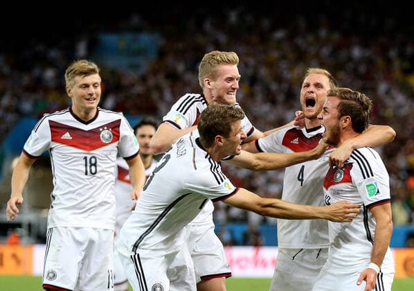 Football - 2014 FIFA World Cup, WM, Weltmeisterschaft, Fussball - Final - Germany v Argentina 13 July 2014 - FIFA World Cup - Final - Germany v Argentina - Mario Gotze (R) of Germany celebrates scoring the winning goal with team mates - Photo: Marc Atkins Offside. Rio de Janeiro Brazil *** Fußball Finale der FIFA Fussball-Weltmeisterschaft 2014 Deutschland gegen Argentinien 13. Juli 2014 Finale der FIFA Fussball-Weltmeisterschaft Deutschland gegen Argentinien Mario Götze (R) feiert den Siegtreffer mit seinen Teamkollegen Foto Marc Atkins Abseits Rio de Janeiro Brasilien  Copyright: xMarcxAtkinsxOffside