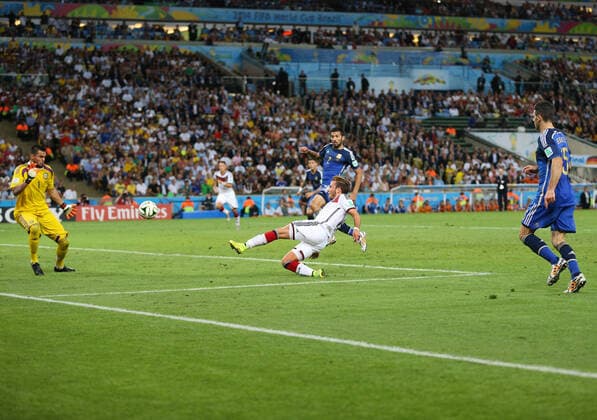 Football - 2014 FIFA World Cup, WM, Weltmeisterschaft, Fussball - Final - Germany v Argentina 13 July 2014 - FIFA World Cup - Final - Germany v Argentina - Mario Gotze of Germany scores the winning goal as Ezequiel Garay (L) and Martin Demichelis of Argentina (R) look on - Photo: Marc Atkins Offside. Rio de Janeiro Brazil *** Fußball Endspiel der FIFA Fussball-Weltmeisterschaft 2014 Deutschland gegen Argentinien 13. Juli 2014 Endspiel der FIFA Fussball-Weltmeisterschaft Deutschland gegen Argentinien Mario Götze (Deutschland) erzielt den Siegtreffer, während Ezequiel Garay (L) und Martin Demichelis (Argentinien, R) zusehen Foto Marc Atkins Abseits Rio de Janeiro Brasilien  Copyright: xMarcxAtkinsxOffside