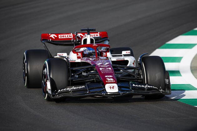 77 BOTTAS Valtteri (fin), Alfa Romeo F1 Team ORLEN C42, action during the Formula 1 STC Saudi Arabian Grand Prix 2022, 2nd round of the 2022 FIA Formula One World Championship, WM, Weltmeisterschaft on the Jeddah Corniche Circuit, from March 25 to 27, 2022 in Jeddah, Saudi Arabia - F1 - SAUDI ARABIAN GRAND PRIX 2022 DPPI Panoramic  00122006__B2_6167.JPG_