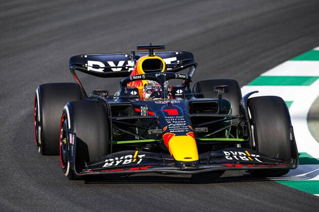 01 VERSTAPPEN Max (nld), Red Bull Racing RB18, action during the Formula 1 STC Saudi Arabian Grand Prix 2022, 2nd round of the 2022 FIA Formula One World Championship, WM, Weltmeisterschaft on the Jeddah Corniche Circuit, from March 25 to 27, 2022 in Jeddah, Saudi Arabia - F1 - SAUDI ARABIAN GRAND PRIX 2022 DPPI Panoramic  00122006__B2_6206.JPG_