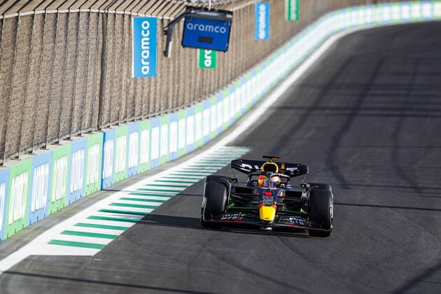 01 VERSTAPPEN Max (nld), Red Bull Racing RB18, action during the Formula 1 STC Saudi Arabian Grand Prix 2022, 2nd round of the 2022 FIA Formula One World Championship, WM, Weltmeisterschaft on the Jeddah Corniche Circuit, from March 25 to 27, 2022 in Jeddah, Saudi Arabia - F1 - SAUDI ARABIAN GRAND PRIX 2022 DPPI Panoramic  00122006__B2_6062.JPG_