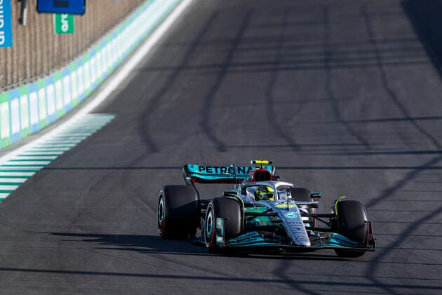 44 HAMILTON Lewis (gbr), Mercedes AMG F1 Team W13, action during the Formula 1 STC Saudi Arabian Grand Prix 2022, 2nd round of the 2022 FIA Formula One World Championship, WM, Weltmeisterschaft on the Jeddah Corniche Circuit, from March 25 to 27, 2022 in Jeddah, Saudi Arabia - F1 - SAUDI ARABIAN GRAND PRIX 2022 DPPI Panoramic  00122006__B2_6040.JPG_