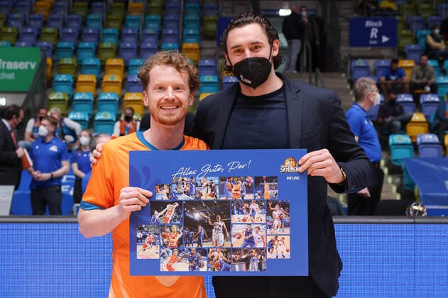 Fraport Skyliners ratiopharm Ulm, easyCredit BBL Manager Sport Marco Völler Fraport Skyliners presents Per Günther Ulm, 6 a collage basketball game of the easyCredit BBL between the Fraport Skyliners and ratiopharm Ulm on 25 March 2022 at the Ballsporthalle in Frankfurt am Main , Frankfurt am Main Hesse Germany Ballsporthalle