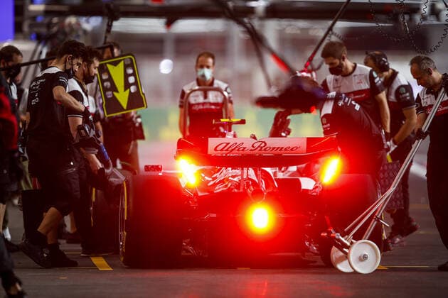 24 ZHOU Guanyu (chi), Alfa Romeo F1 Team ORLEN C42, action during the Formula 1 STC Saudi Arabian Grand Prix 2022, 2nd round of the 2022 FIA Formula One World Championship, WM, Weltmeisterschaft on the Jeddah Corniche Circuit, from March 25 to 27, 2022 in Jeddah, Saudi Arabia - F1 - SAUDI ARABIAN GRAND PRIX 2022 DPPI Panoramic  00122006__B2_7309.JPG_