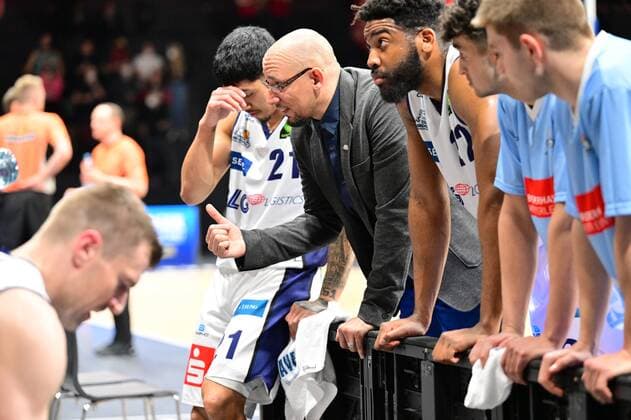 19 03 2022 Basketball Season 2021 2022 2 Bundesliga Pro A 31 Matchday Nuremberg Falcons Basketball Club NBC Eisbären Bremerhaven Allen Ray Smith Headcoach, Eisbären Bremerhaven at time out