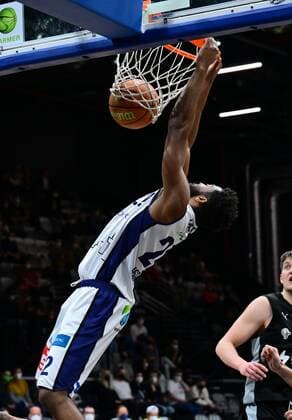 19 03 2022 basketball season 2021 2022 2 Bundesliga Pro A 31 matchday Nürnberg Falcons Basketball Club NBC Eisbären Bremerhaven Daniel Ray Laster 22, Eisbären Bremerhaven Dunking Dunk