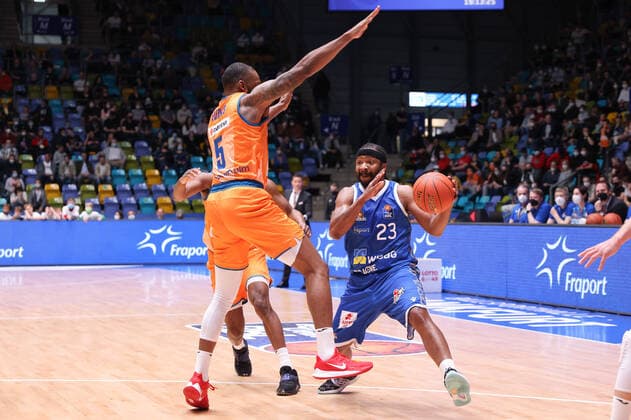 Fraport Skyliners ratiopharm Ulm, easyCredit BBL Quantez Robertson Fraport Skyliners, 23 vs Sean Evans Ulm, 6 easyCredit BBL basketball match between Fraport Skyliners and ratiopharm Ulm on 25 March 2022 at Ballsporthalle in Frankfurt am Main , Frankfurt am Main Hesse Germany Ballsporthalle