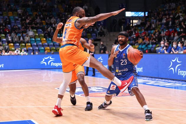 Fraport Skyliners ratiopharm Ulm, easyCredit BBL Quantez Robertson Fraport Skyliners, 23 vs Sean Evans Ulm, 6 easyCredit BBL basketball match between Fraport Skyliners and ratiopharm Ulm on 25 March 2022 at Ballsporthalle in Frankfurt am Main , Frankfurt am Main Hesse Germany Ballsporthalle