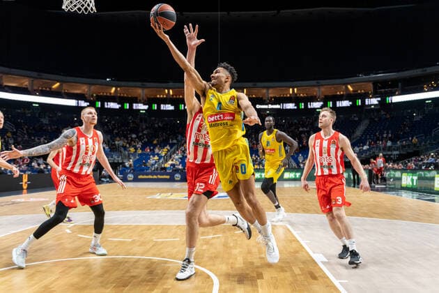 Basketball Berlin 25 03 2022 Euroleague Regular Season 2021 2022 Alba Berlin Crvena zvezda mts Belgrade Maodo Lo Alba Berlin, No 00 Ognjen Kuzmic Belgrade, No 32