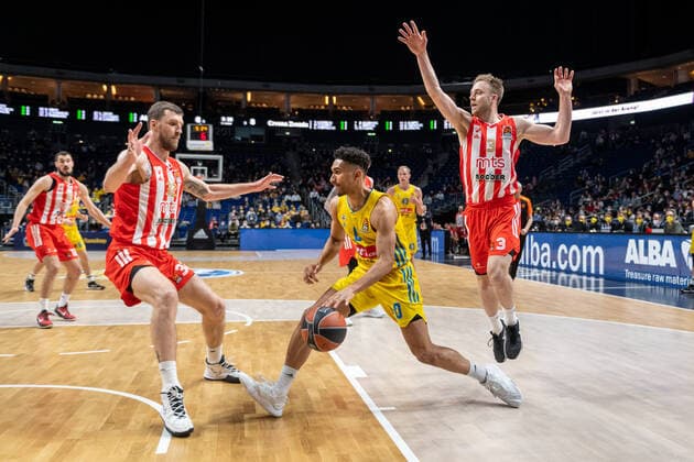 Basketball Berlin 25 03 2022 Euroleague Regular Season 2021 2022 Alba Berlin Crvena zvezda mts Belgrade Maodo Lo Alba Berlin, No 00 Ognjen Kuzmic Belgrade, No 32 Nate Wolters Belgrade, No 03