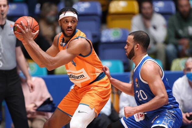 Fraport Skyliners ratiopharm Ulm, easyCredit BBL Jaron Blossomgame Ulm, 4 vs Rasheed Moore Fraport Skyliners, 20 easyCredit BBL basketball match between Fraport Skyliners and ratiopharm Ulm on March 25, 2022 at Ballsporthalle in Frankfurt am Main , Frankfurt am Main Hessen Germany Ballsporthalle