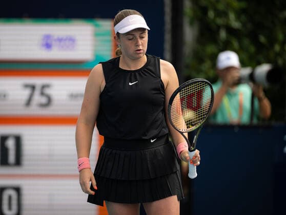 March 25, 2022, MIAMI, FLORIDA, UNITED STATES: Jelena Ostapenko of Latvia in action during the second round of the 2022 Miami Open WTA, Tennis Damen 1000 tennis tournament against Shelby Rogers of the United States MIAMI UNITED STATES - ZUMAa181 20220325_zaa_a181_021 Copyright: xRobxPrangex