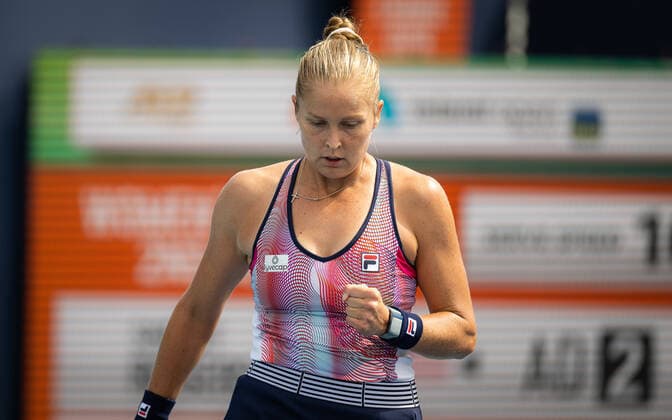 March 25, 2022, MIAMI, FLORIDA, UNITED STATES: Shelby Rogers of the United States in action during the second round of the 2022 Miami Open WTA, Tennis Damen 1000 tennis tournament against Jelena Ostapenko of Latvia MIAMI UNITED STATES - ZUMAa181 20220325_zaa_a181_027 Copyright: xRobxPrangex