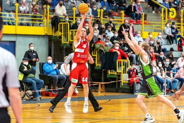 Christopher Jackson Trapp Uni Baskets Paderborn, 44 and Parker van Dyke Roemerstrom Gladiators Trier, 4 GER, Uni Baskets Paderborn vs Roemerstrom Gladiators Trier, basketball, 2 Bundesliga ProA, season 2021 2022, 31 matchday, 25 03 2022 Uni Baskets Paderborn vs Roemerstrom Gladiators Trier, basketball, 2 Bundesliga ProA, season 2021 2022, 31 matchday, 25 03 2022 Paderborn Copyright: xEibner-Pressefoto BahhoxKarax EP_BKA