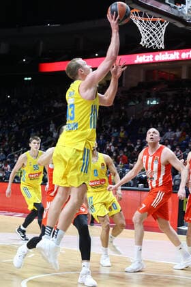 DEU, EuroLeague, ALBA vs Belgrade, 25 03 2022, Mercedes Benz Arena, Berlin, DEU, EuroLeague, ALBA vs Belgrade, in picture Luke Sikma ALBA Berlin 43 , L Davidovac Belgrade 7 Foto Juergen Engler nordphoto GmbH nordphotoxGmbHx xEngler nph00076