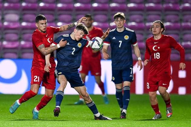 Scotland v Turkey U21, U 21 UEFA EUROPEAN CHAMPIONSHIPS 25 03 2022. Qualifier Scotland s Calvin Ramsey shields the ball from Turkey s Tiago Cukur during the U21 UEFA EUROPEAN CHAMPIONSHIPS qualification match between Scotland and Turkey at Tynecastle Park, Edinburgh, Scotland on 25 March 2022. Editorial use only , Copyright: xMalcolmxMackenziex PSI-14952-0018